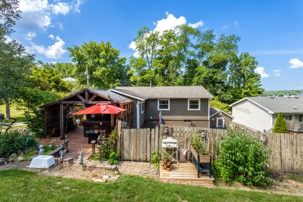 204 Chestnut ST, Leclaire, IA 52753