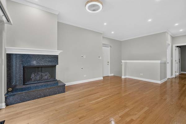 2136 W Evergreen AVE #1B, Chicago, IL 60622