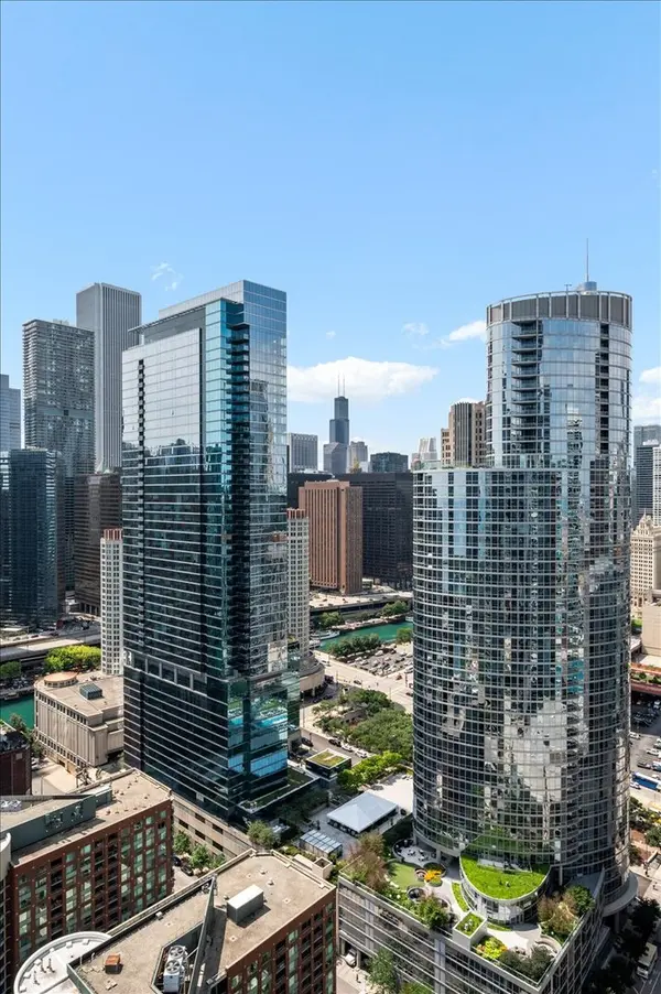 505 N McClurg CT #3706, Chicago, IL 60611