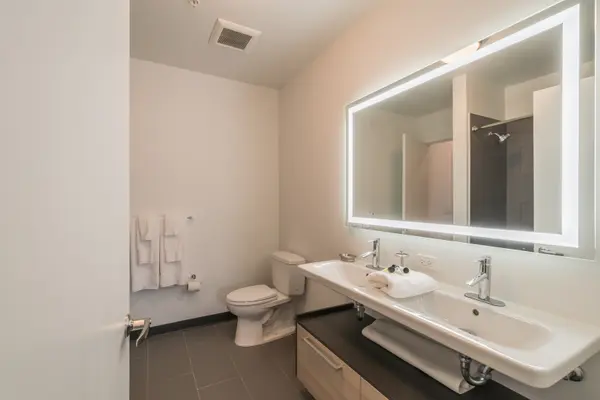 710 W Grand AVE #707, Chicago, IL 60654