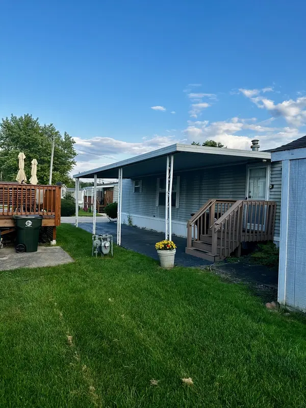 27W370 Geneva RD #124, West Chicago, IL 60185