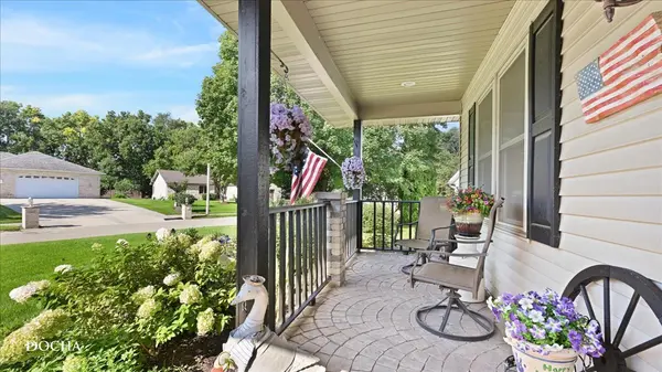 614 Magnolia LN, Ottawa, IL 61350