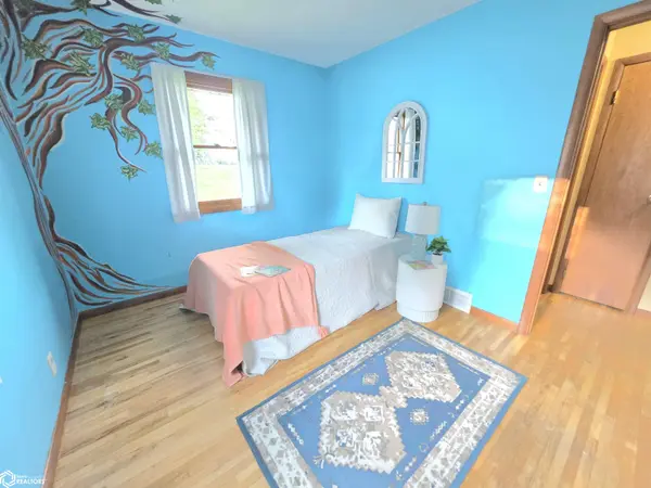1906 Main Ave, Clear Lake, IA 50428