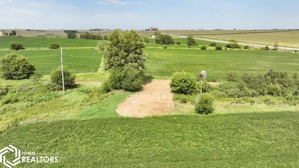 5544 IA 22, Lone Tree, IA 52755