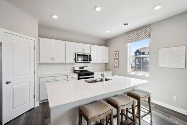 1860 Rainier DR, Shakopee, MN 55379