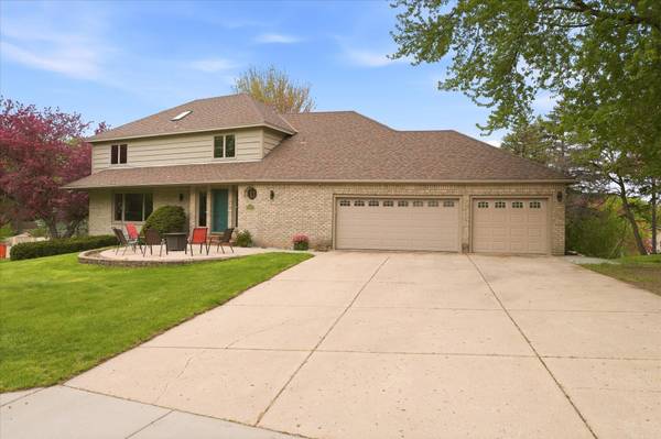 2500 Highland View AVE S, Burnsville, MN 55337