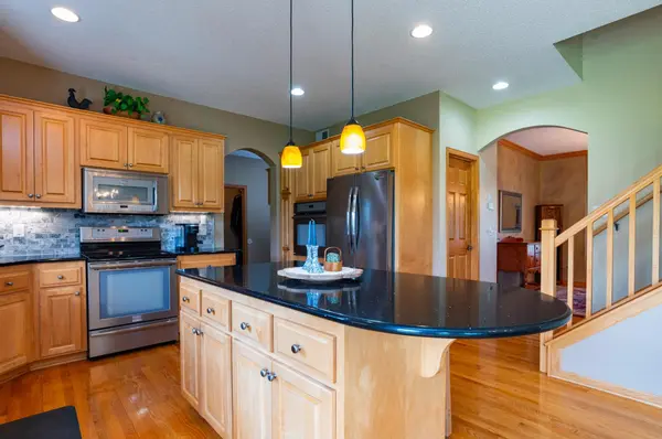 10610 Pinnacle WAY, Woodbury, MN 55129