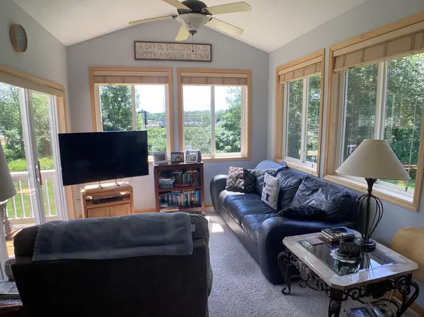 3827 Meadowview WAY, Saint Bonifacius, MN 55375