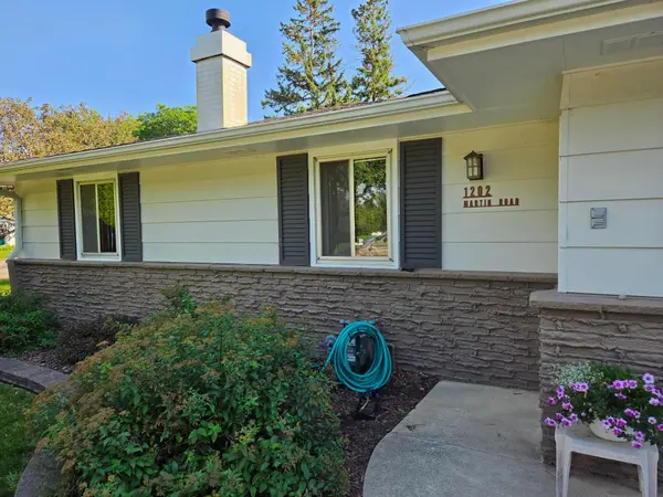 1202 Martin RD, Albert Lea, MN 56007