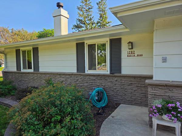 1202 Martin RD, Albert Lea, MN 56007