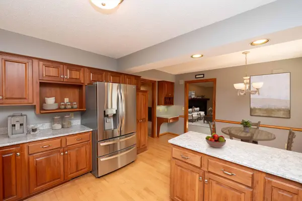 7020 24th ST N, Oakdale, MN 55128