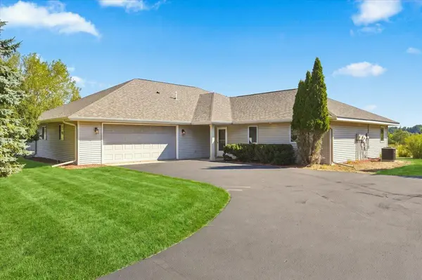 919 Waxon LN, Hudson, WI 54016