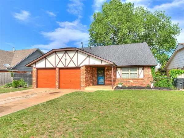 216 S Morgan DR, Moore, OK 73160
