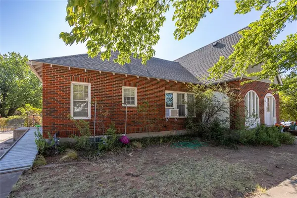 400 N State ST, Weatherford, OK 73096