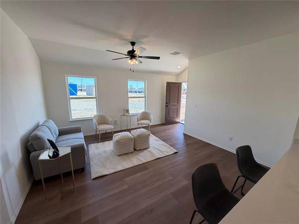 310 Aaran WAY, Yukon, OK 73099