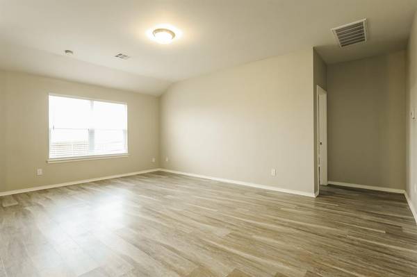 518 Crystal LN, Tuttle, OK 73089