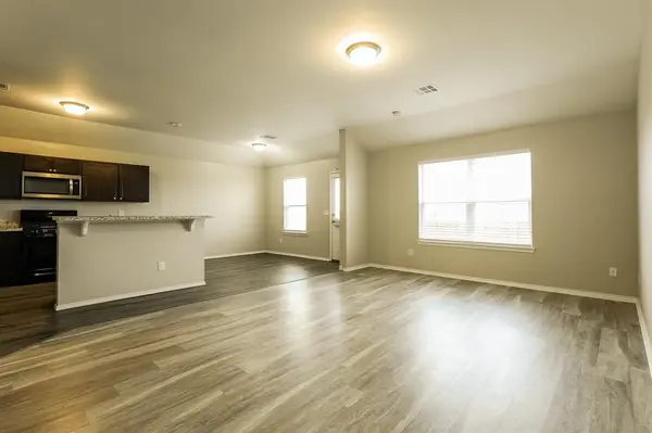 518 Crystal LN, Tuttle, OK 73089