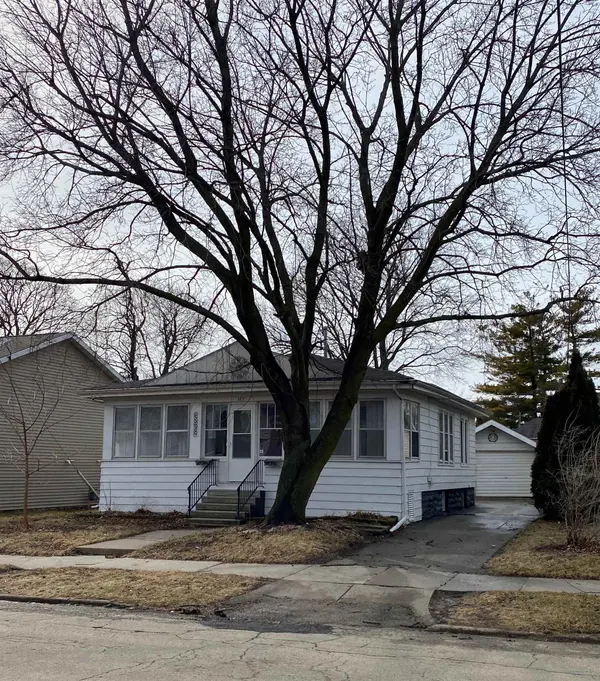 683 GRAND ST, Oshkosh, WI 54901