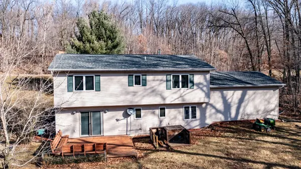 E2261 MEADOW VALLEY CT, Waupaca, WI 54981-8532