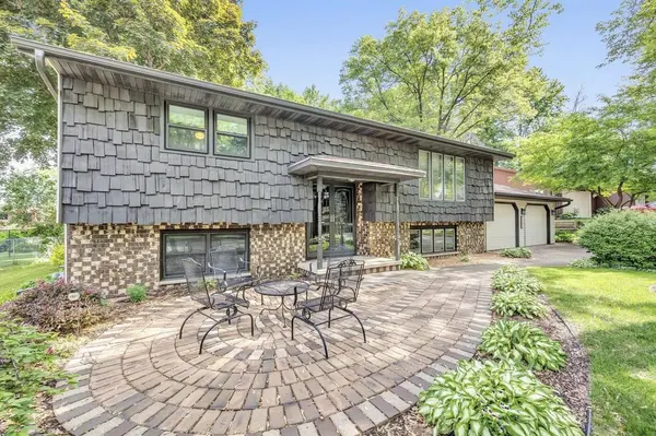 2580 WOODRIDGE LN, Green Bay, WI 54304
