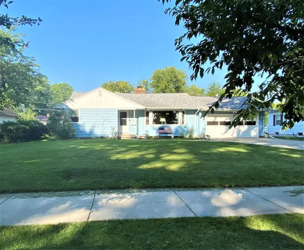 1109 OAK ST, Oshkosh, WI 54901