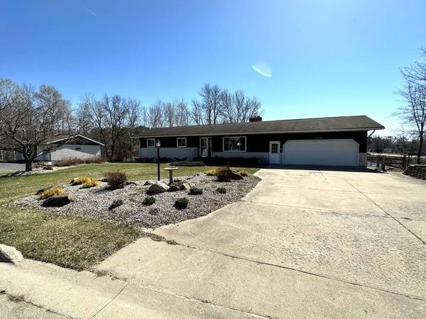 62 SHORE DR, Clintonville, WI 54929-9702