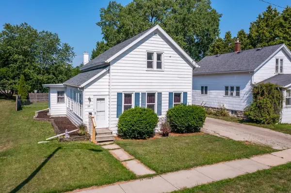 319 FOSTER ST, Oshkosh, WI 54902-5717