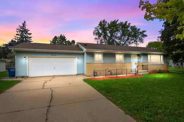 702 W GRUENWALD AVE, Oshkosh, WI 54901-2239