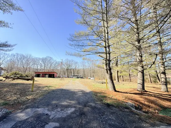 1324 Edmenson Rd, Clarksville, TN 37040