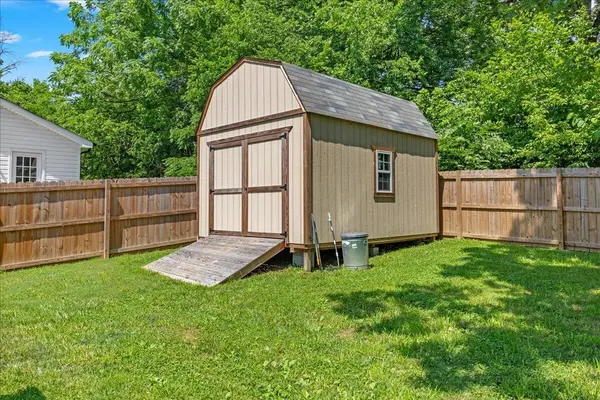 311 N Iowa Avenue, Etowah, TN 37331