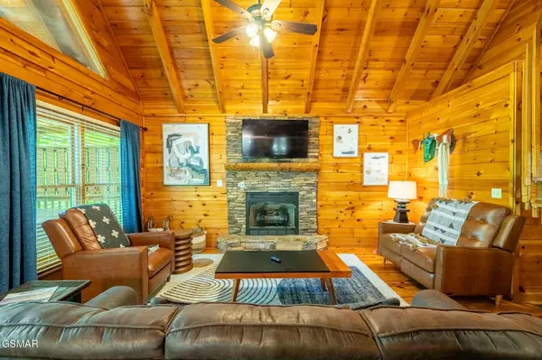 4431 Forest Vista Way, Pigeon Forge, TN 37863
