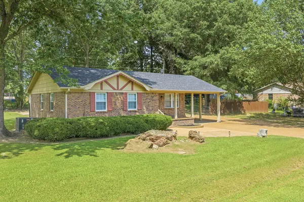 71 Tracy St, Bells, TN 38006