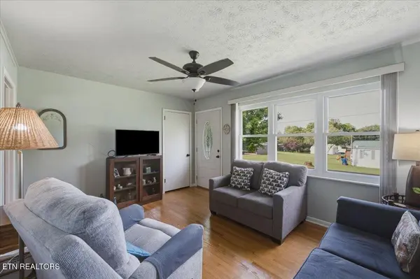 3334 Oak Ave, Strawberry Plains, TN 37871