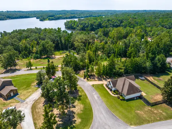 405 Persimmon Ln, Lexington, TN 38351