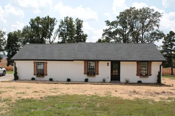 8285 Pilot Rock Rd, Hopkinsville, KY 42240