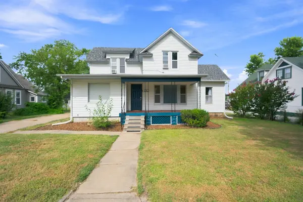 130 S 8th St, Conway Springs, KS 67031