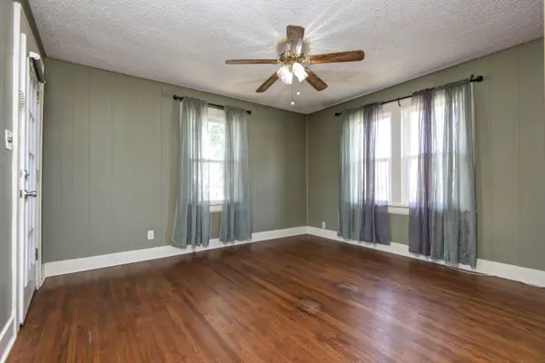 2424 N Broadway AVE, Springfield, MO 65803