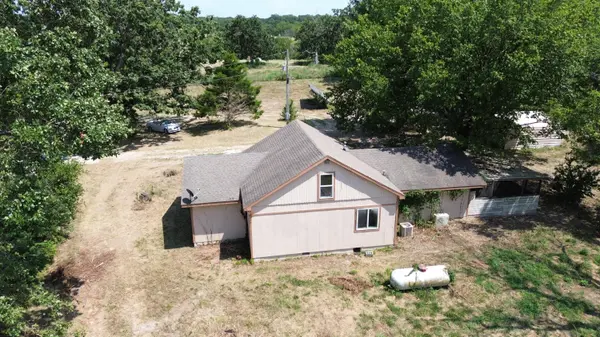 16307 Farm Road 2110, Cassville, MO 65625