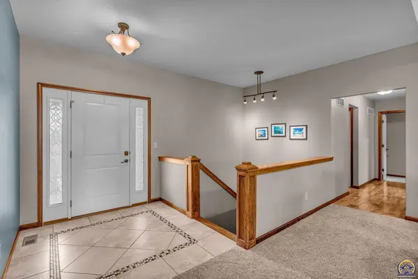 5319 SW Westport DR, Topeka, KS 66610