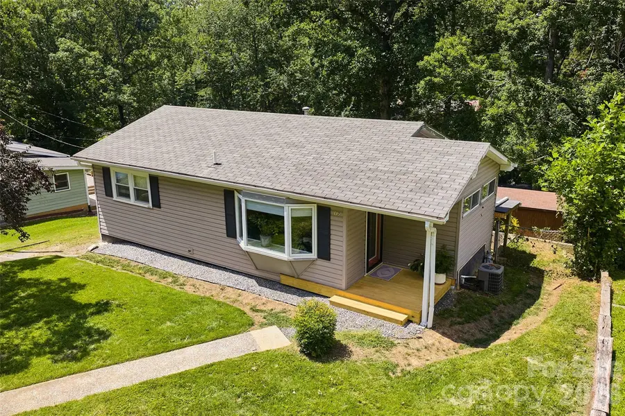 17 Azalea RD, Arden, NC 28704