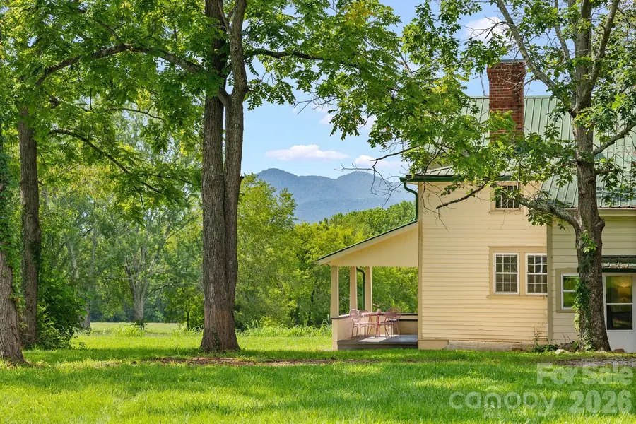 250 Justice Ridge RD, Candler, NC 28715