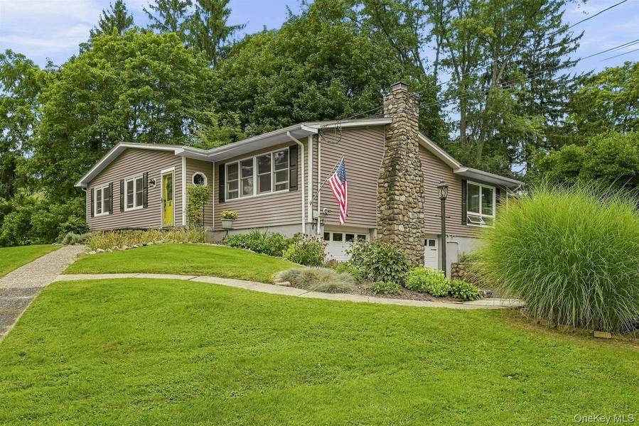 4 Rena Marie CIR, Washingtonville, NY 10992
