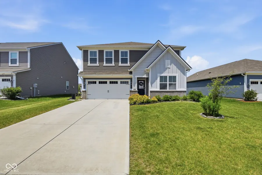 9458 Tobin CIR, Avon, IN 46123