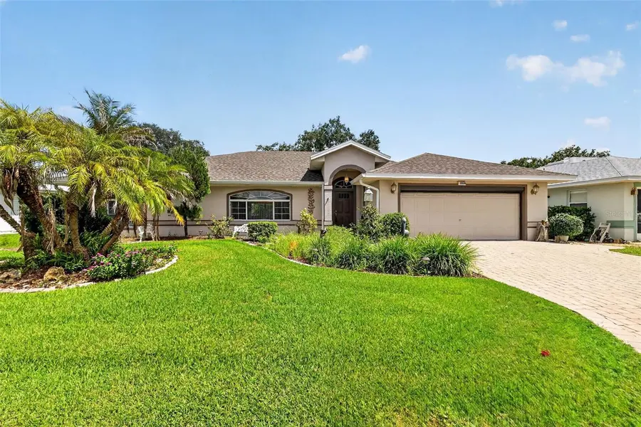 21526 KING HENRY AVE, Leesburg, FL 34748