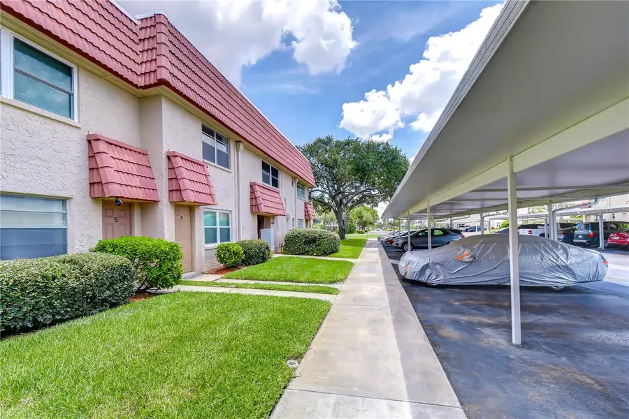 10037 62ND TER N #5, St Petersburg, FL 33708