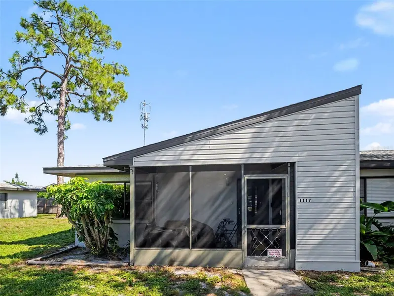 1117 68TH AVENUE DR W, Bradenton, FL 34207