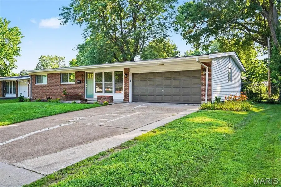 10434 Canfield DR, St Louis, MO 63136