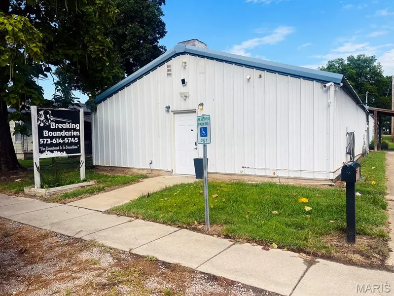 810 & 812 W Oak, Dexter, MO 63841