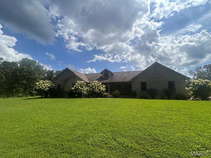 2202 Lindberg RD, Cuba, MO 65453