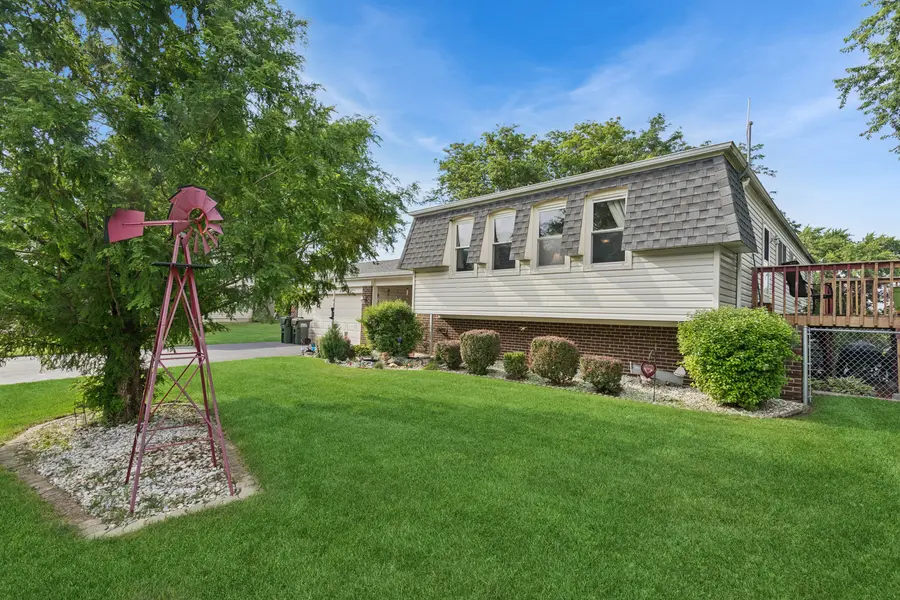 330 Shield CT, Bolingbrook, IL 60440
